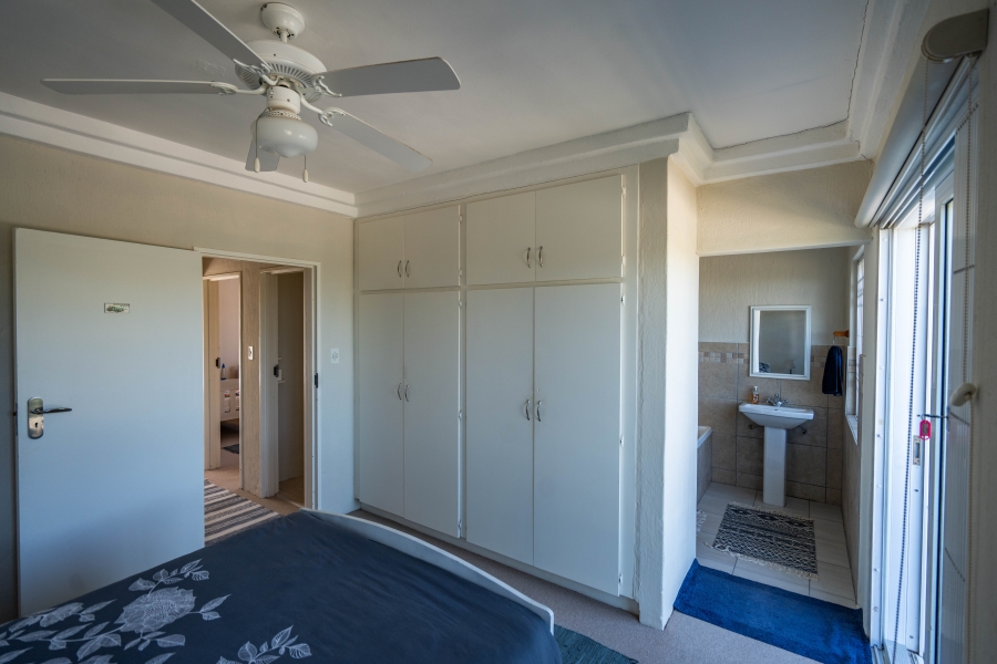 3 Bedroom Property for Sale in Seafield Eastern Cape